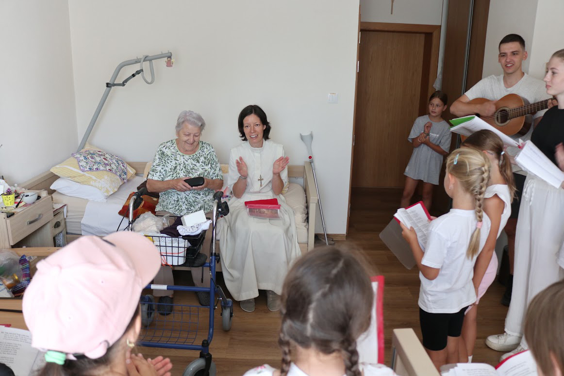 S gitarou a spevom za seniormi